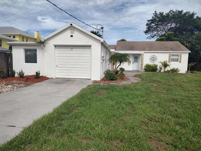 Foto del edificio - 831 SE St Lucie Blvd