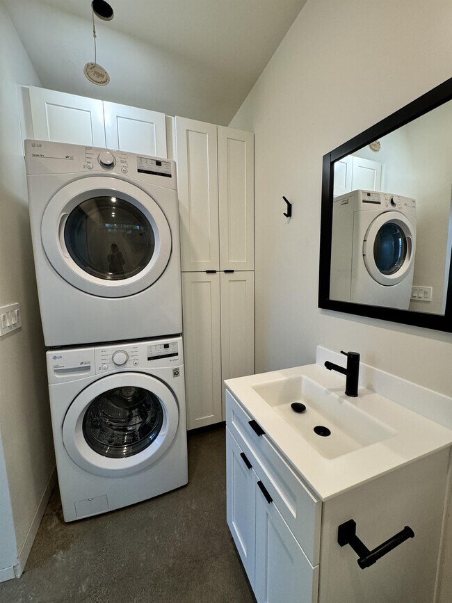 Foto del edificio - 1022 E Fillmore St