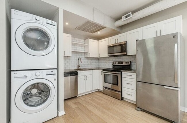 Foto del edificio - 1424 W Girard Ave