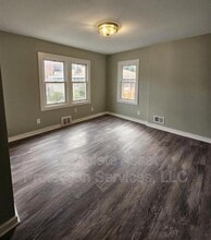Building Photo - 917 W 144th St