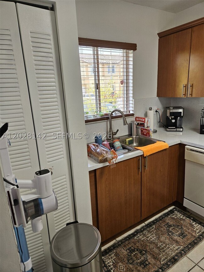 Foto del edificio - 8394 SW 152nd Ave