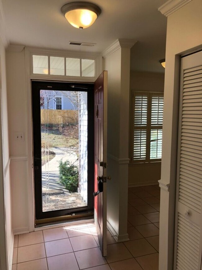 Foto del edificio - Pet-Friendly 2BR/2BA TH in Summer Hill – Multi-Year Lease, Henrico