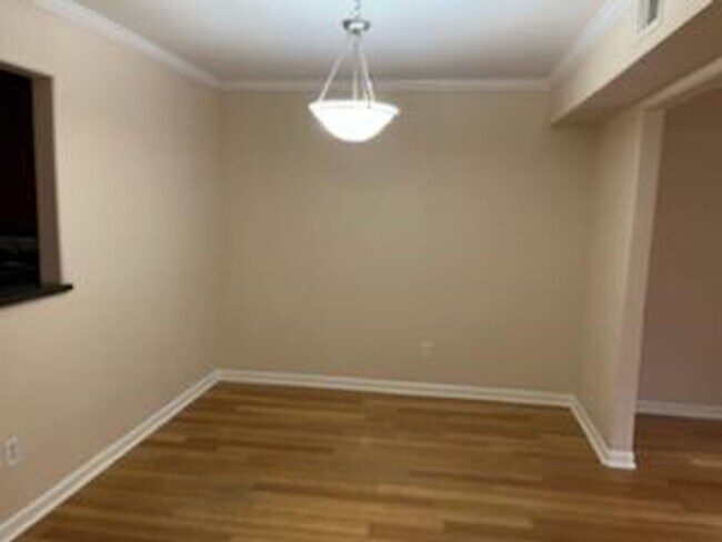 Building Photo - Under repair!