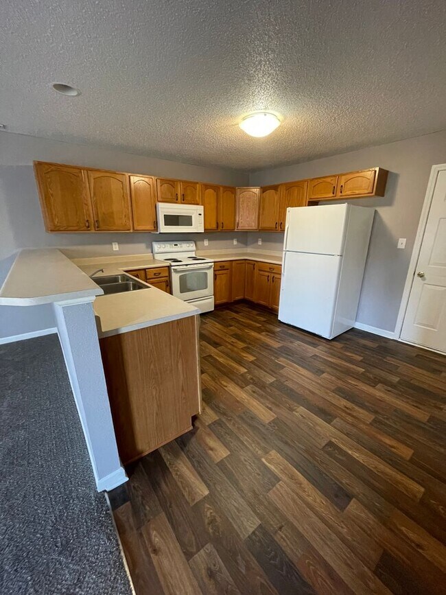 Building Photo - Franklin Twp 4 BR + loft