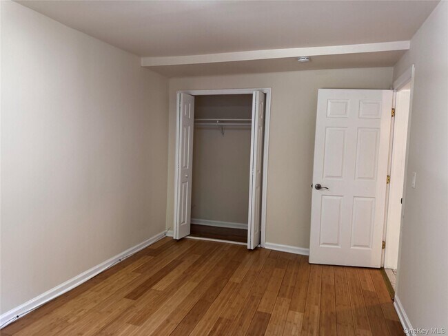 Foto del edificio - 289 Myers Corners Rd