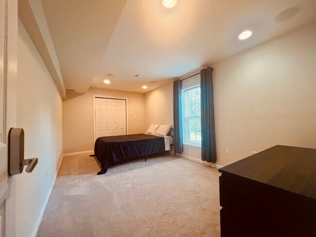 Foto del edificio - 23 Webb Ct