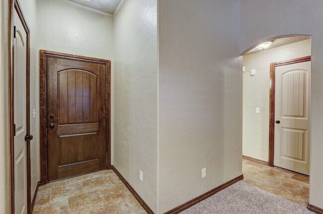 Building Photo - Available Mid-April in Moore!