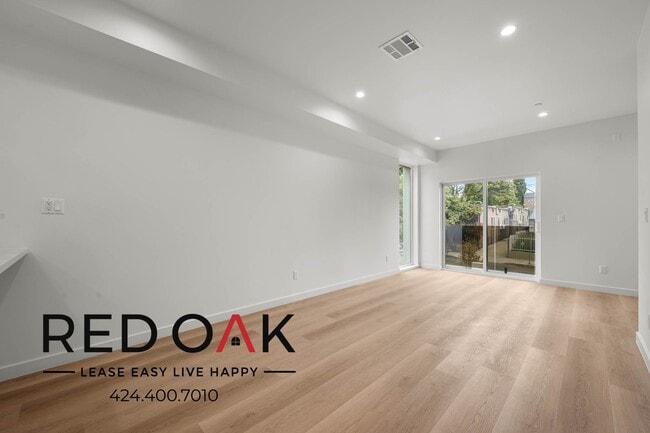 Building Photo - 2001 Vista Del Mar Ave