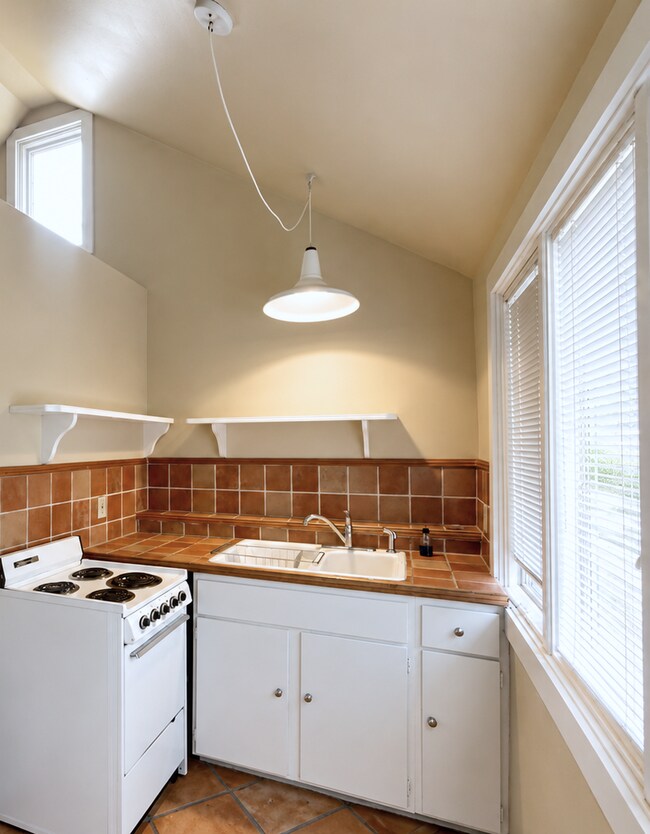 Foto del edificio - Charming Cottage for Rent Near UT