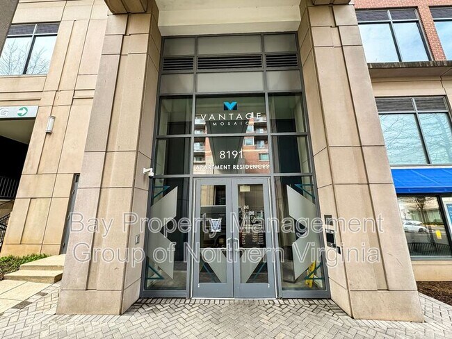 Foto del edificio - 8191 Strawberry Ln