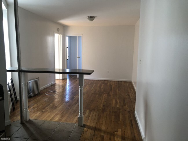 Foto del edificio - 3 br, 1 bath  - 510 W 136th St