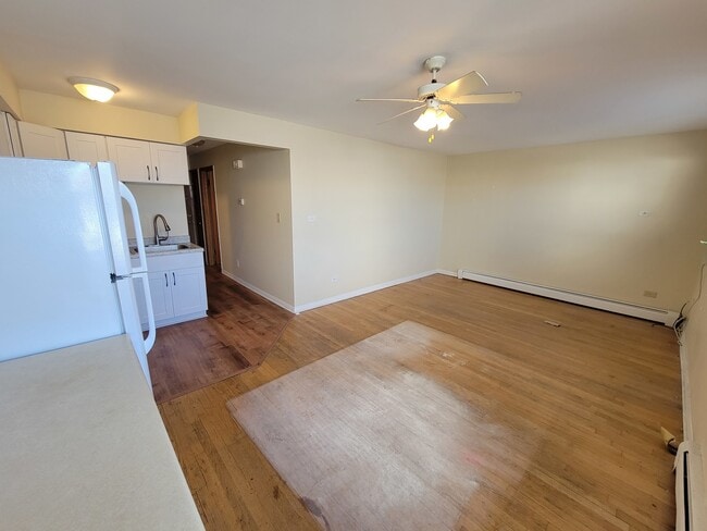 Building Photo - 6151 W Belmont Ave
