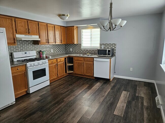 Building Photo - 4267 Sowles Rd