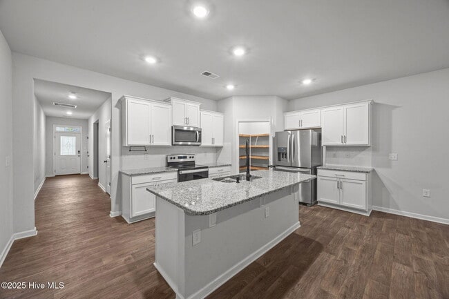 Building Photo - 204 Gabrielle St