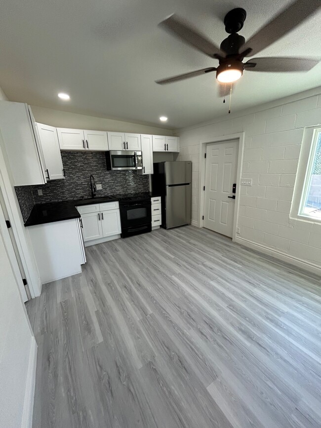 Foto del edificio - 210 W Monroe Ave