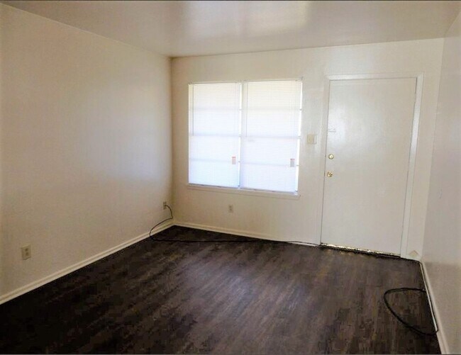 Building Photo - CHEROKEE PARK AREA-3 bedroom 1 Bedroom