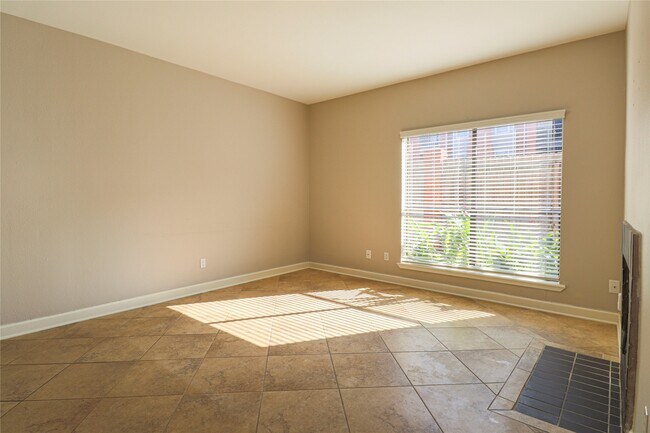 Foto del edificio - 2025 Augusta Dr