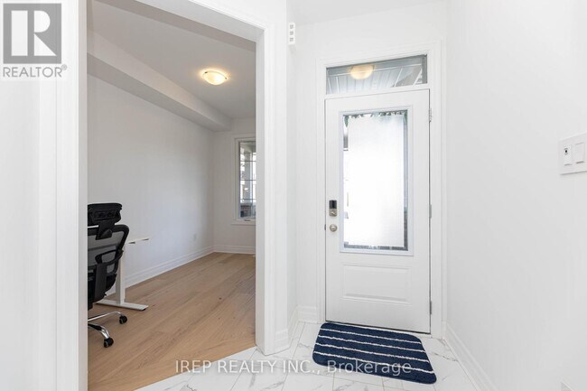 Building Photo - 1355 Glamorgan Mnr