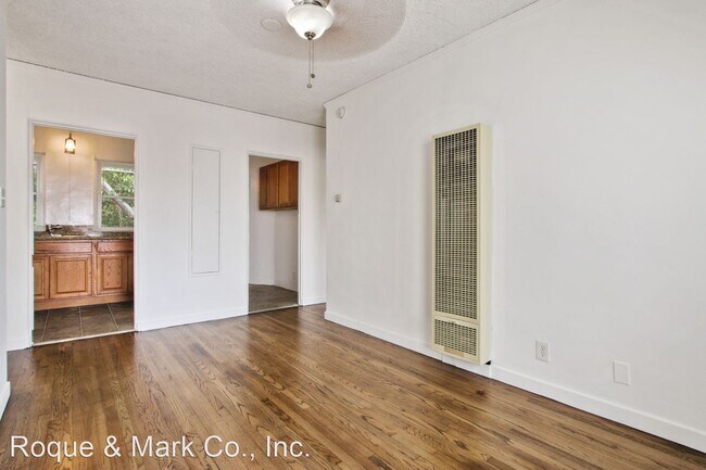 Building Photo - 1 br, 1 bath Apartment - 1737 S. Barringto...