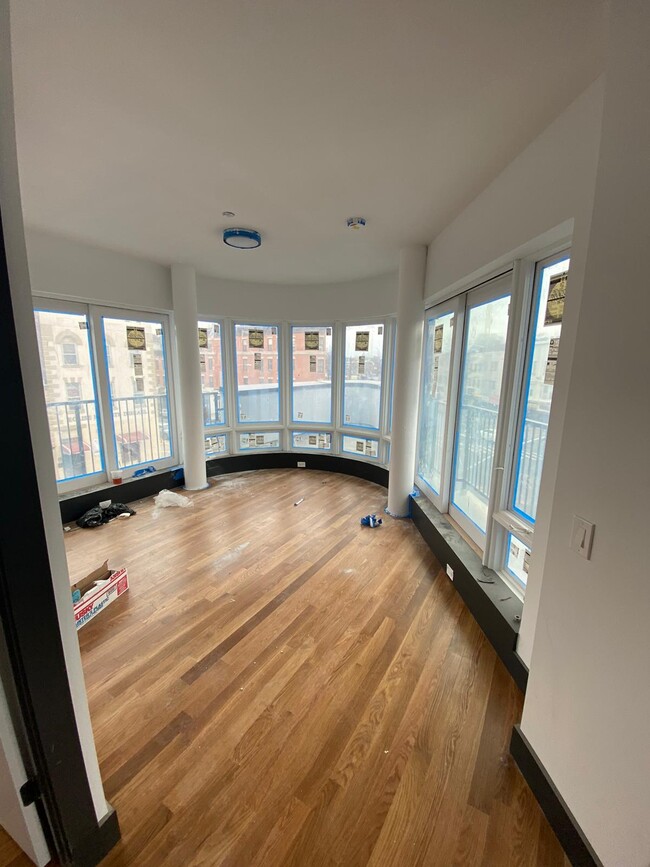 Building Photo - 1364 Rogers Ave