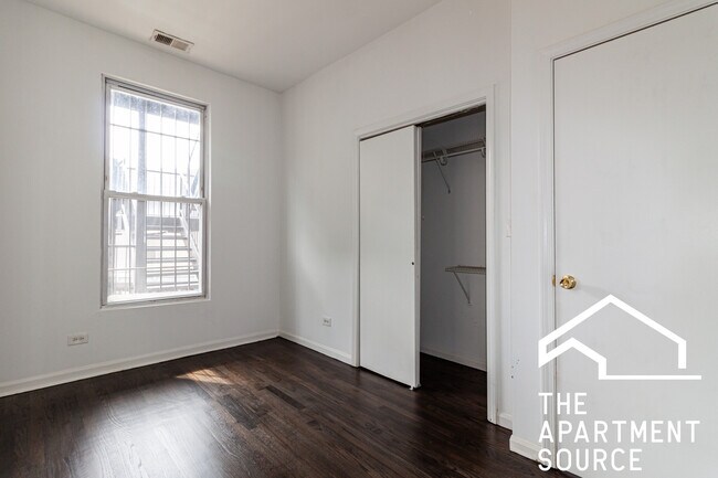 Foto del edificio - 3328 N Clark St