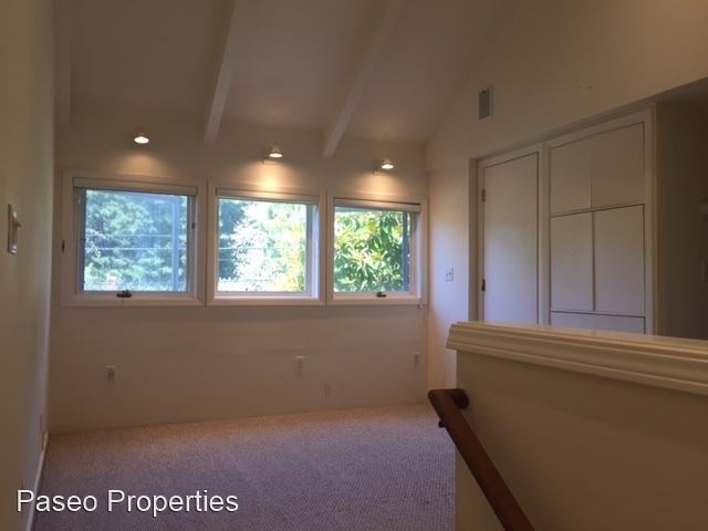 Building Photo - 3 br, 2.5 bath House - 76 Del Casa Dr.