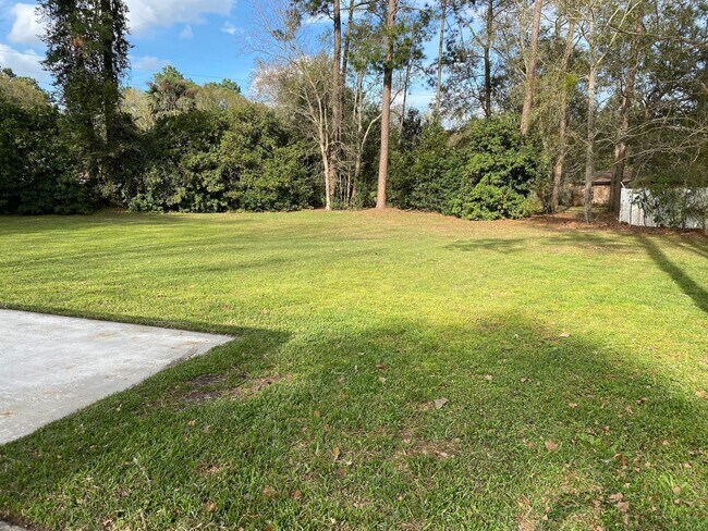 Foto del edificio - 3 bedroom home in Greenwood!