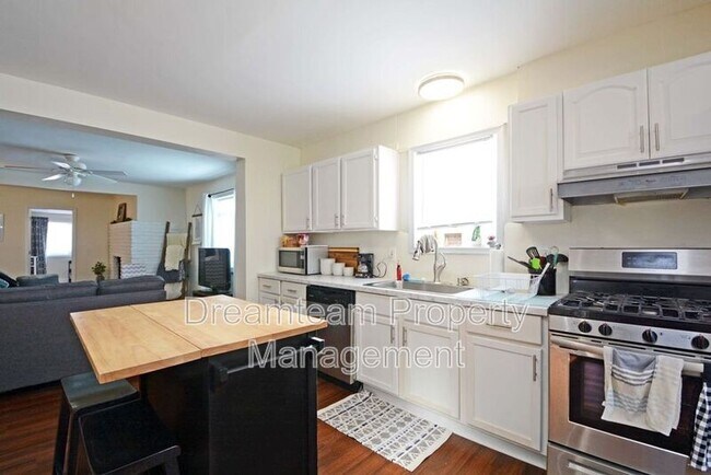 Foto del edificio - 2742 California St NE