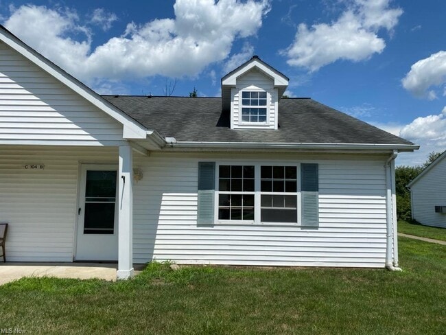 Building Photo - 103 Fairways Dr