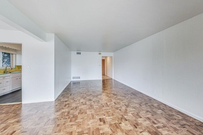 Foto del edificio - 2208 Lakeshore Ave