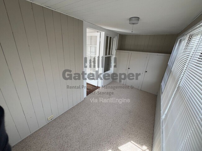 Building Photo - 1802 Temple Ave