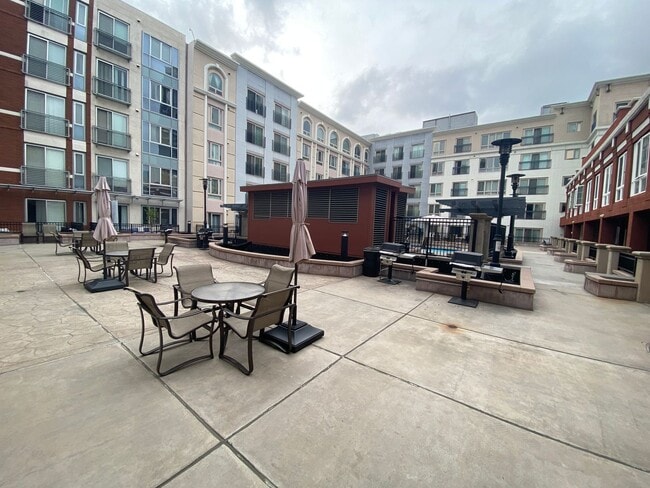 Building Photo - 450 J St