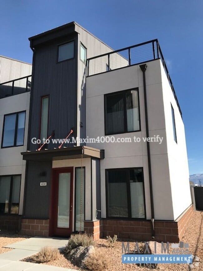 Building Photo - 859 Struthers Ave