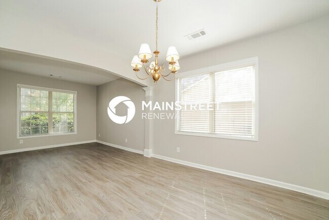Foto del edificio - 4 Bedroom Pet-Friendly Home in Union City, GA with Main Street Renewal