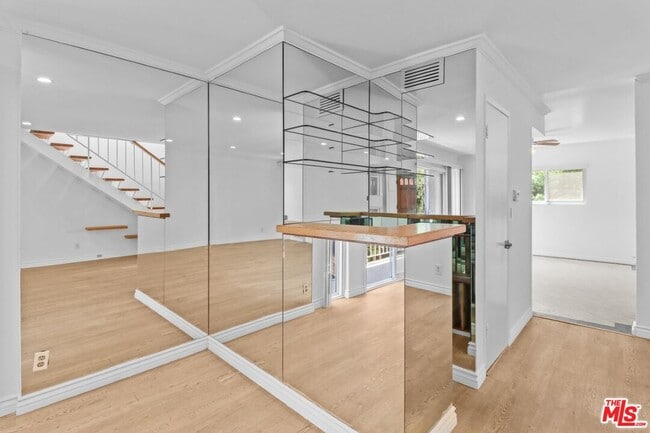 Building Photo - 4610 Densmore Ave