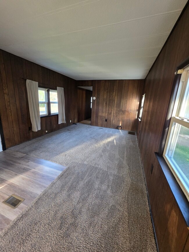 Building Photo - 1100 Pines Rd