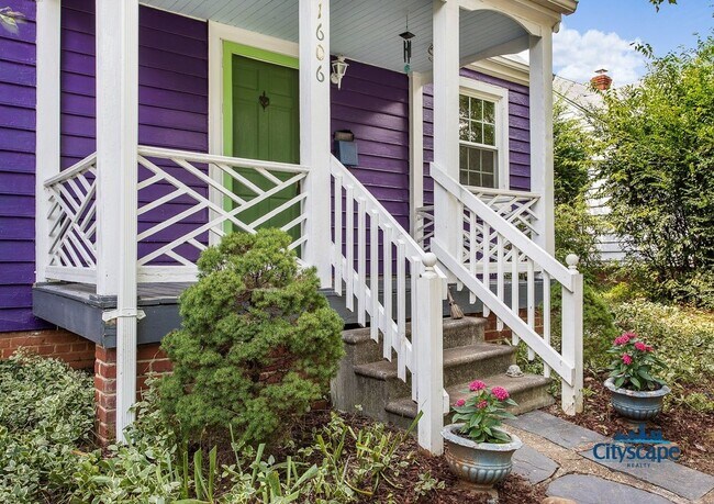 Foto del edificio - ADORABLE BUNGALOW NEAR MAYMONT AND JAMES R...