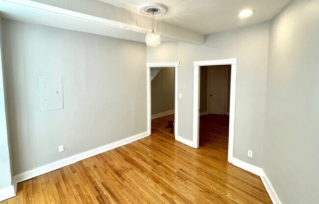 Front living area. - 1332 E St NE