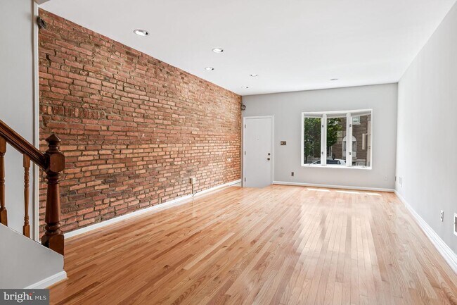Building Photo - 315 S East Ave
