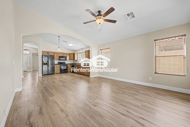 Foto del edificio - 29169 N Rosewood Dr