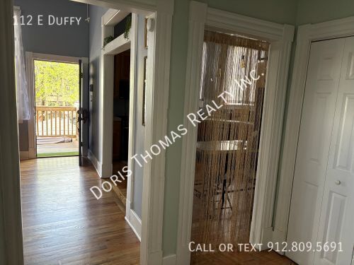 Foto del edificio - 112 E Duffy-