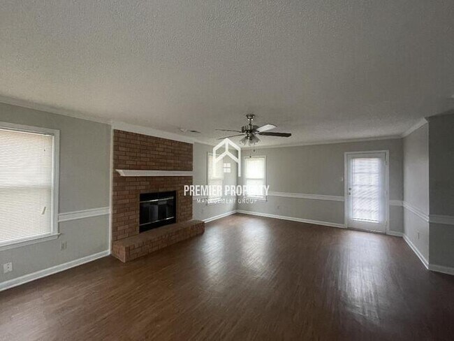 Building Photo - 5929 Pepper Crossing - Available Now!