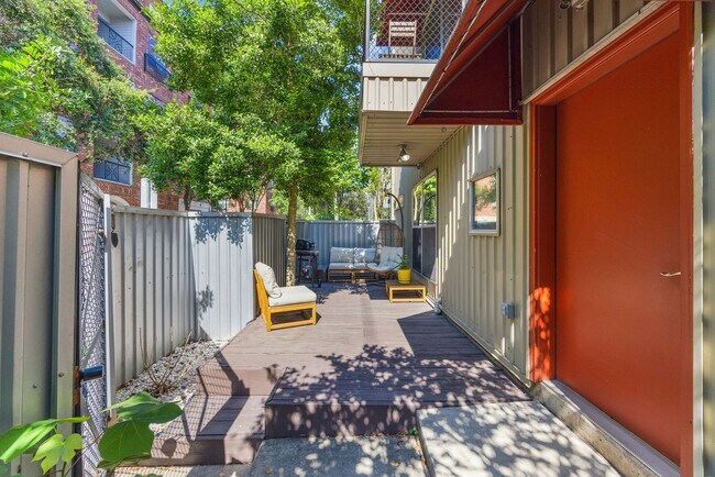 Building Photo - 824 Ruthven St