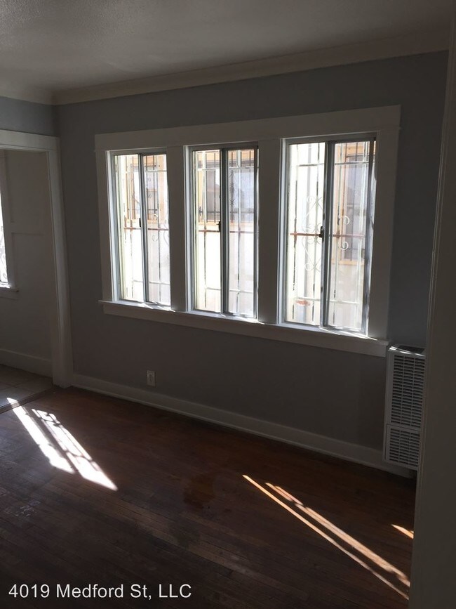 Building Photo - 516 1/2-516 W 48th St