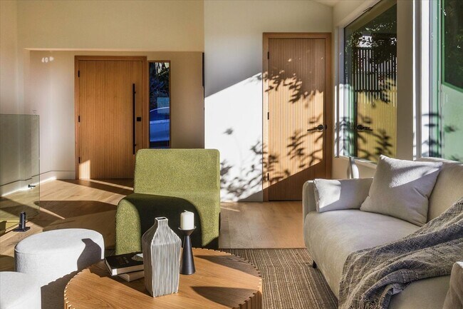 Foto del edificio - 1930 Kemper St