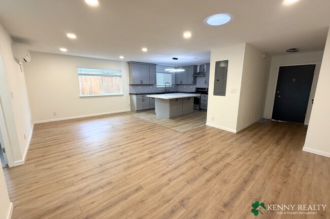 Foto del edificio - Remodeled Brand New 3 BD/2 BA Home with Private Backyard, One unit in a Triplex