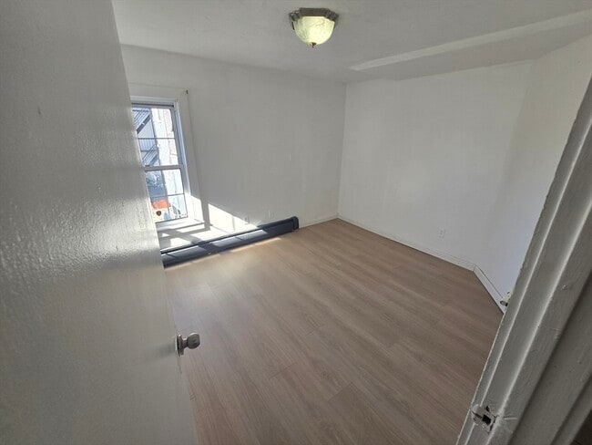 Building Photo - 176 Green St