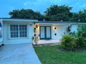 Building Photo - 4337 SW 49th St