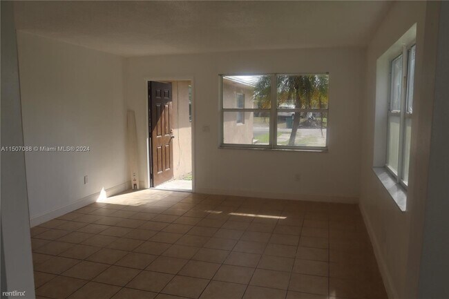 Foto del edificio - 3 br, 2 bath House - 1555 NE 148th St
