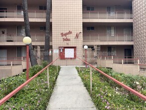 Building Photo - 6979 Palm Ct